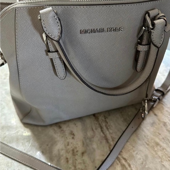 Gray Michael Kors tote with crossbody strap in excellent condition! - Picture 2 of 4